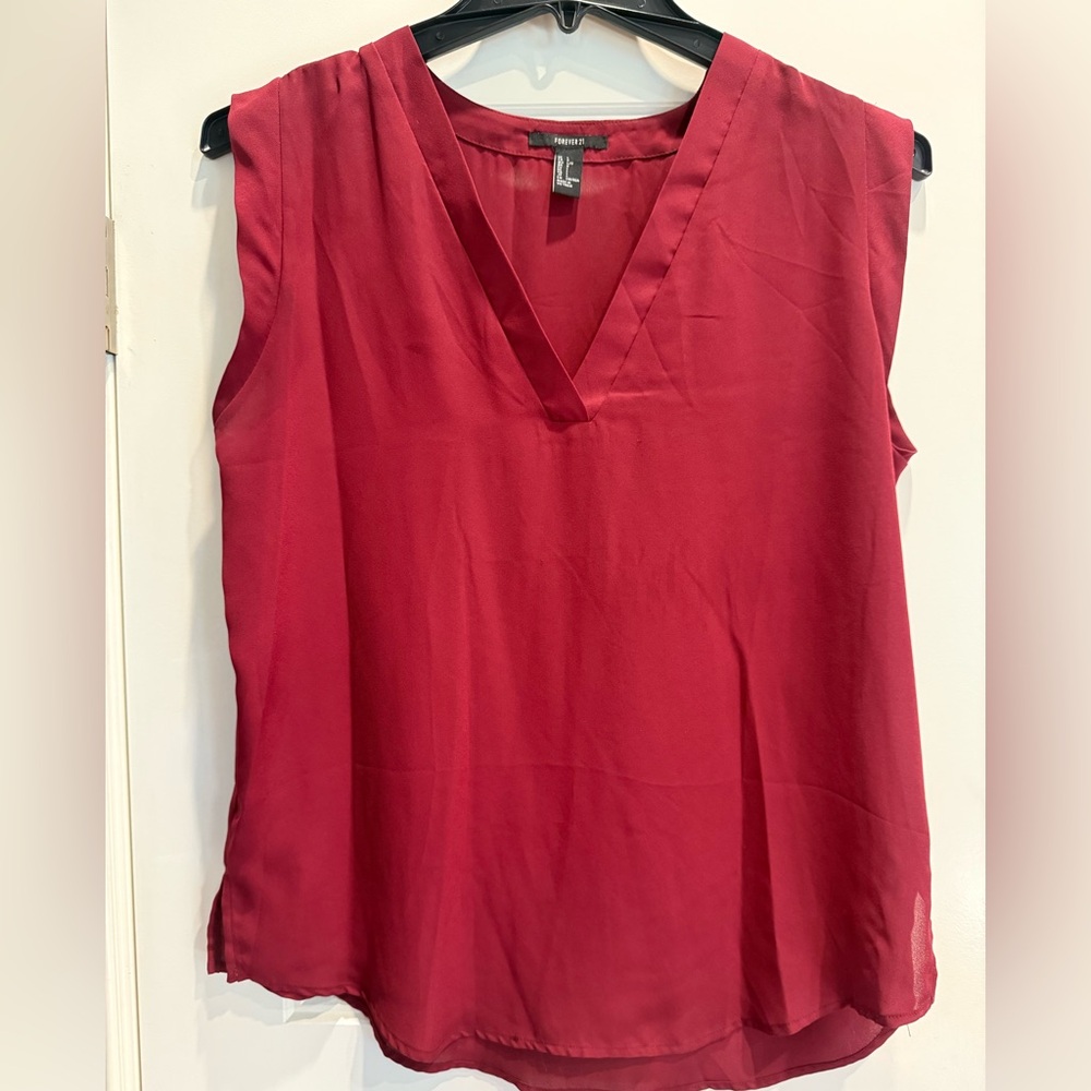 Forever 21 Red Sleeveless Blouse V-Neck Size Large
